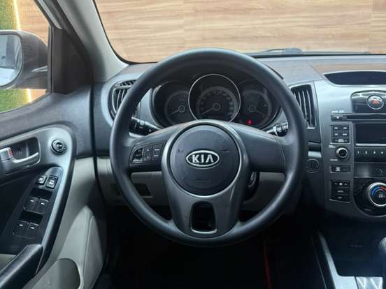 KIA-CERATO-1.6 EX2 SEDAN 16V GASOLINA 4P AUTOMÁTICO KIA-CERATO-2010