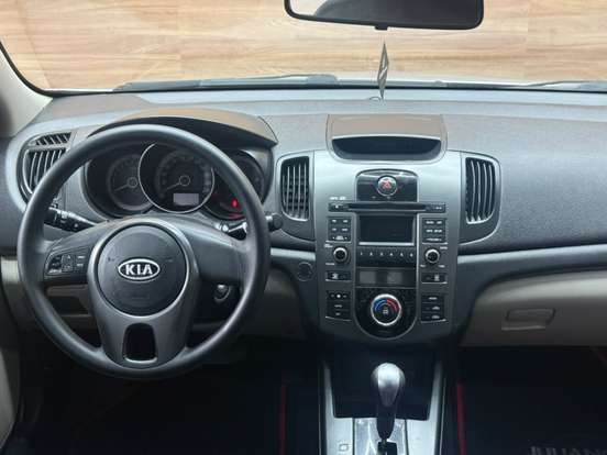 KIA-CERATO-1.6 EX2 SEDAN 16V GASOLINA 4P AUTOMÁTICO KIA-CERATO-2010