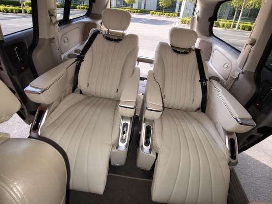 KIA-CARNIVAL-2008