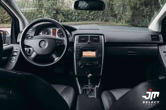 MERCEDES-BENZ-B 180-2011