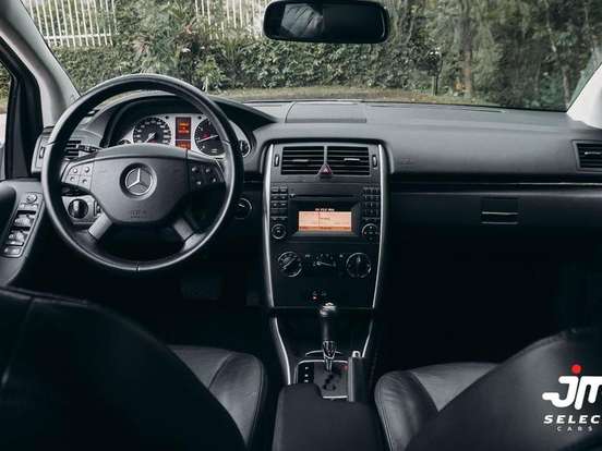 MERCEDES-BENZ-B 180-1.7 8V GASOLINA 4P AUTOMÁTICO MERCEDES-BENZ-B 180-2011