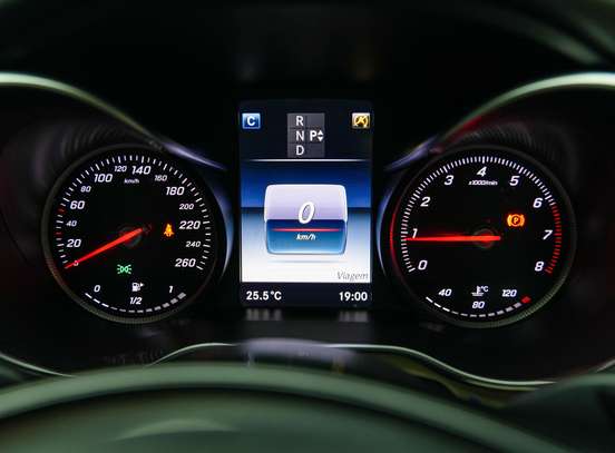 MERCEDES-BENZ-C 200-2.0 CGI AVANTGARDE 16V GASOLINA 4P AUTOMÁTICO MERCEDES-BENZ-C 200-2017