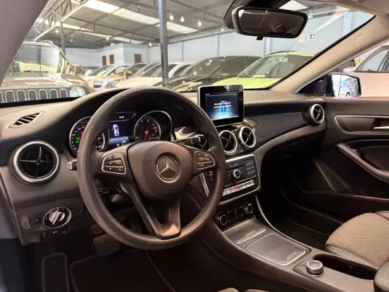MERCEDES-BENZ-CLA 180-1.6 CGI GASOLINA 7G-DCT MERCEDES-BENZ-CLA 180-2018