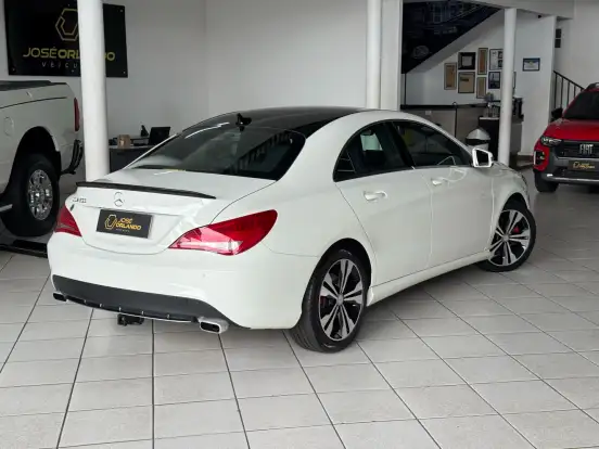 MERCEDES-BENZ-CLA 200-1.6 URBAN 16V GASOLINA 4P AUTOMÁTICO MERCEDES-BENZ-CLA 200-2015