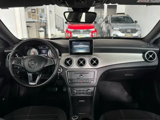 MERCEDES-BENZ-CLA 200-1.6 URBAN 16V GASOLINA 4P AUTOMÁTICO MERCEDES-BENZ-CLA 200-2015