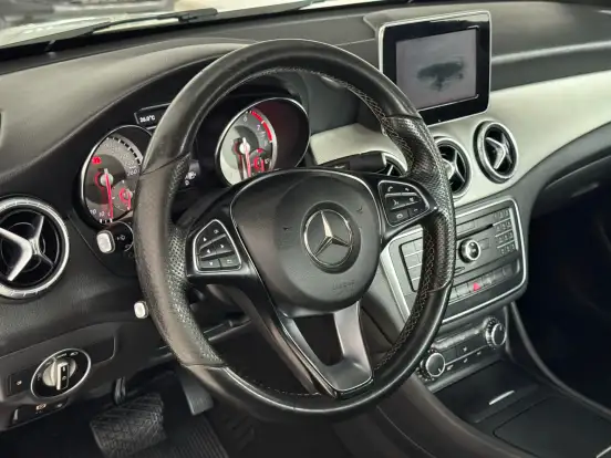 MERCEDES-BENZ-CLA 200-2015