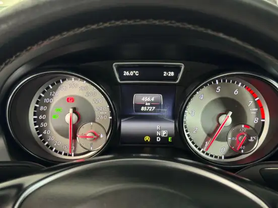 MERCEDES-BENZ-CLA 200-2015
