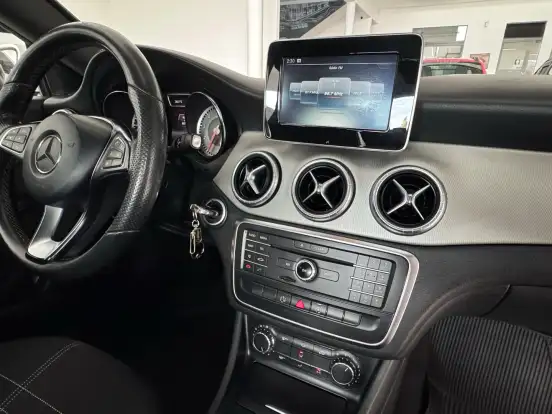 MERCEDES-BENZ-CLA 200-2015