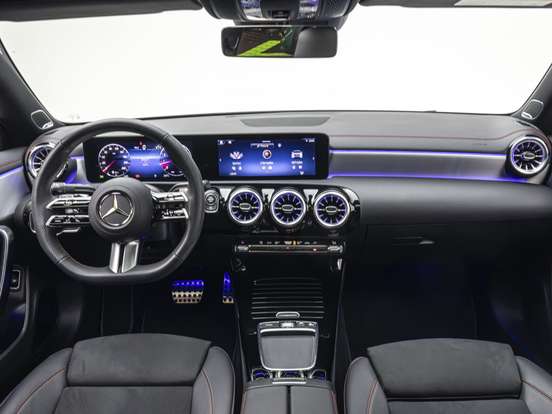 MERCEDES-BENZ-CLA 200-2025