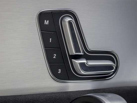MERCEDES-BENZ-CLA 200-2025