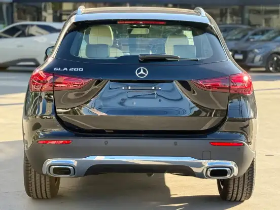 MERCEDES-BENZ-GLA 200-2026