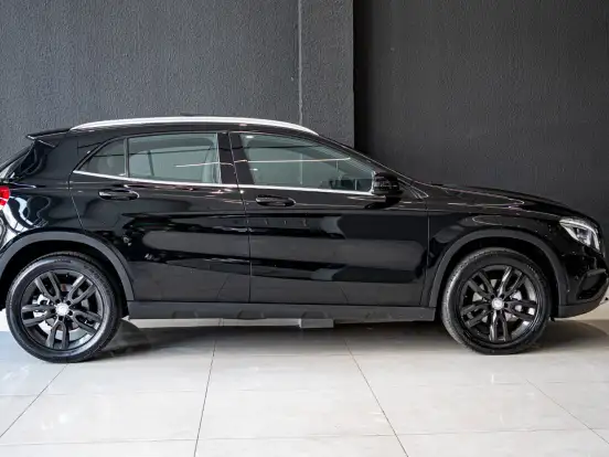 MERCEDES-BENZ-GLA 200-1.6 CGI VISION 16V TURBO FLEX 4P AUTOMÁTICO MERCEDES-BENZ-GLA 200-2015