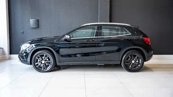 MERCEDES-BENZ-GLA 200-2015