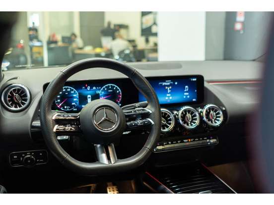 MERCEDES-BENZ-GLA 200-2024