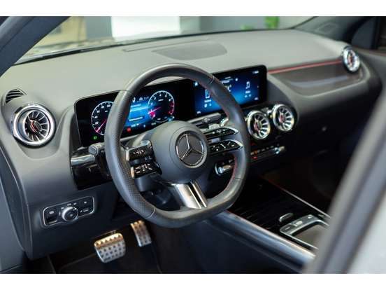 MERCEDES-BENZ-GLA 200-2024