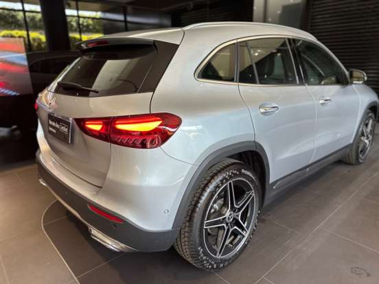 MERCEDES-BENZ-GLA 200-2026