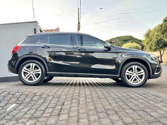 MERCEDES-BENZ-GLA 200-2016