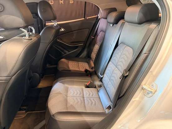 MERCEDES-BENZ-GLA 200-2017