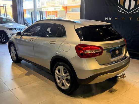 MERCEDES-BENZ-GLA 200-2017