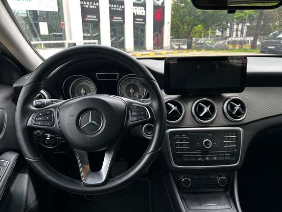 MERCEDES-BENZ-GLA 200-2016