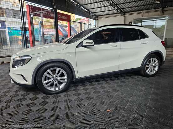 MERCEDES-BENZ-GLA 200-2015