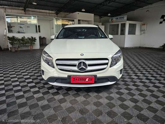 MERCEDES-BENZ-GLA 200-2015