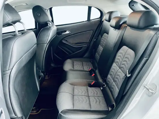 MERCEDES-BENZ-GLB 200-2019