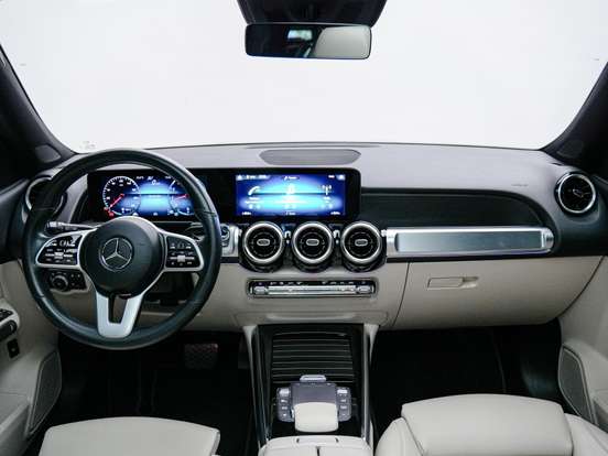 MERCEDES-BENZ-GLB 200-2021