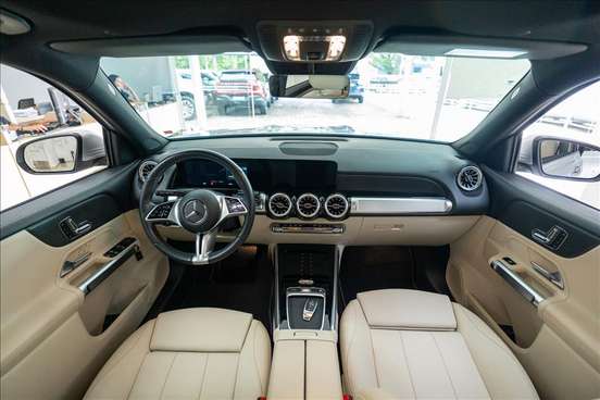 MERCEDES-BENZ-GLB 200-2023