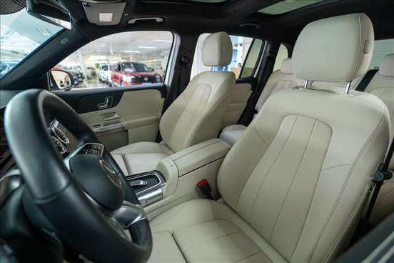 MERCEDES-BENZ-GLB 200-2023