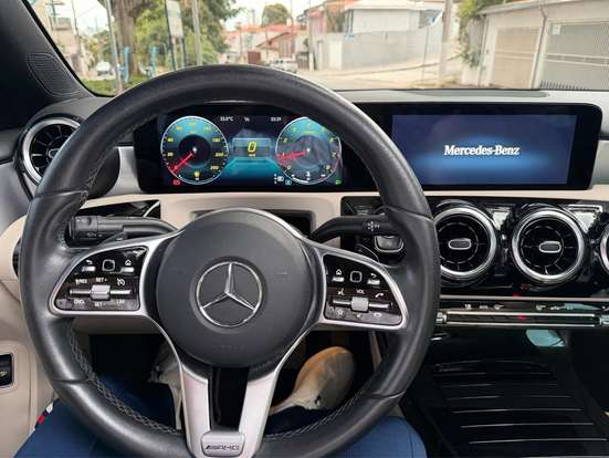 MERCEDES-BENZ-A 200-2020