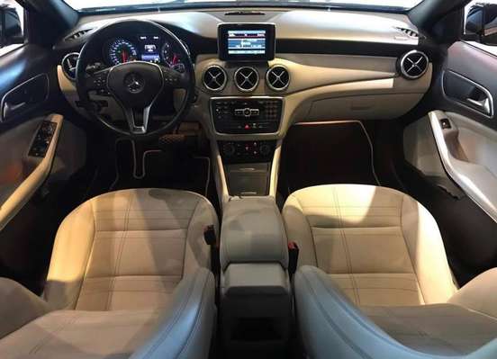 MERCEDES-BENZ-GLA 200-2015