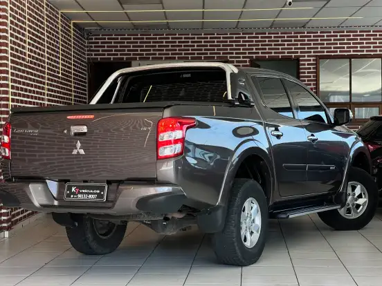 MITSUBISHI-L200 TRITON-2.4 16V TURBO DIESEL SPORT HPE TOP CD 4P 4X4 AUTOMÁTICO MITSUBISHI-L200 TRITON-2017