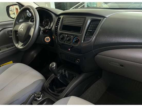 MITSUBISHI-L200 TRITON-2.4 16V TURBO DIESEL GL CD 4X4 MANUAL MITSUBISHI-L200 TRITON-2023