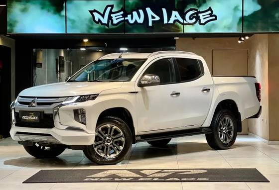 MITSUBISHI L200 TRITON 2.4 16V TURBO DIESEL SPORT HPE-S CD 4P 4X4 AUTOMÁTICO