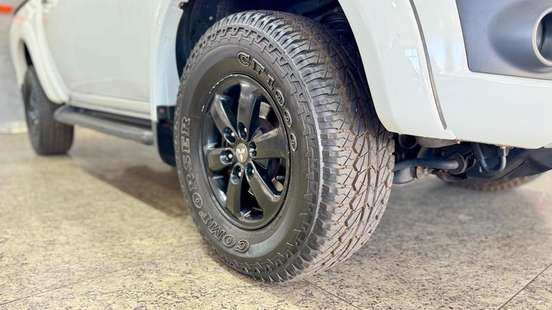 MITSUBISHI-L200 TRITON-2011