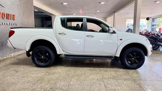 MITSUBISHI-L200 TRITON-2011