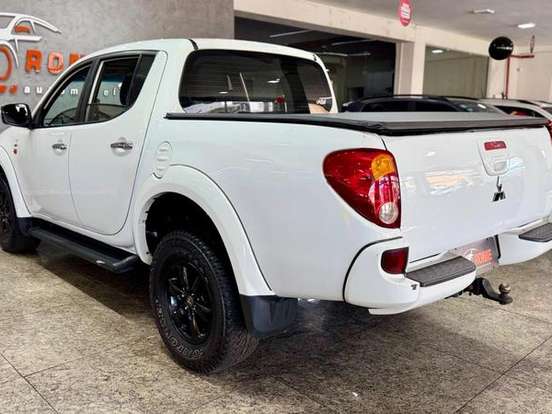 MITSUBISHI-L200 TRITON-3.5 HPE 4X4 CD V6 24V FLEX 4P AUTOMÁTICO MITSUBISHI-L200 TRITON-2011