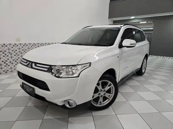 MITSUBISHI OUTLANDER 3.0 GT 4X4 V6 24V GASOLINA 4P AUTOMÁTICO