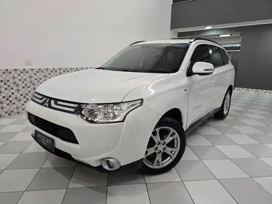 MITSUBISHI-OUTLANDER-3.0 GT 4X4 V6 24V GASOLINA 4P AUTOMÁTICO MITSUBISHI-OUTLANDER-2014