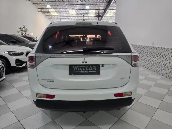 MITSUBISHI-OUTLANDER-2014