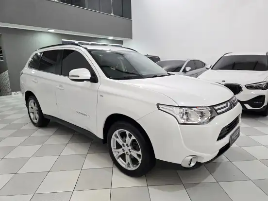 MITSUBISHI-OUTLANDER-2014