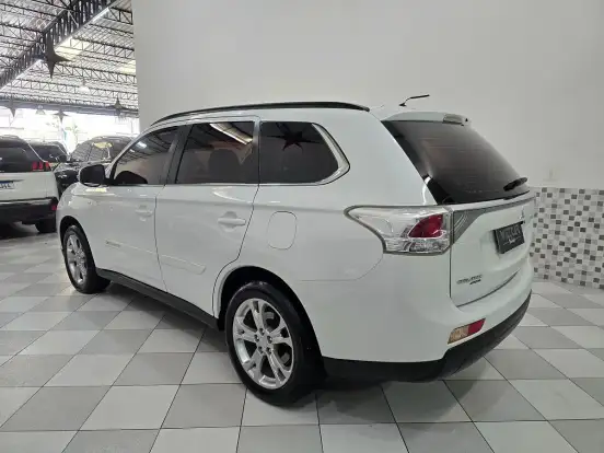 MITSUBISHI-OUTLANDER-2014