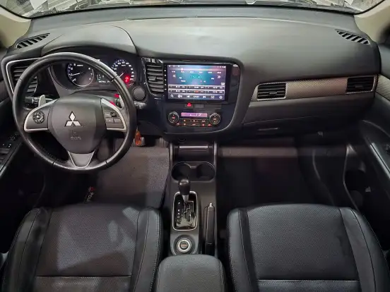 MITSUBISHI-OUTLANDER-2014