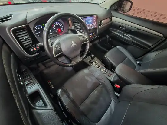 MITSUBISHI-OUTLANDER-2014