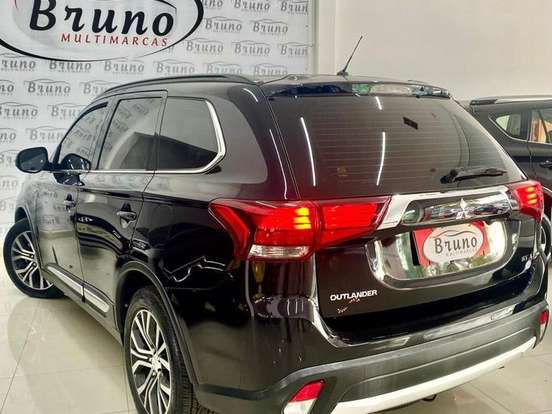 MITSUBISHI-OUTLANDER-3.0 GT 4X4 V6 24V GASOLINA 4P AUTOMÁTICO MITSUBISHI-OUTLANDER-2015