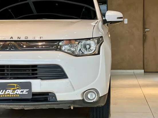MITSUBISHI-OUTLANDER-3.0 GT 4X4 V6 24V GASOLINA 4P AUTOMÁTICO MITSUBISHI-OUTLANDER-2014