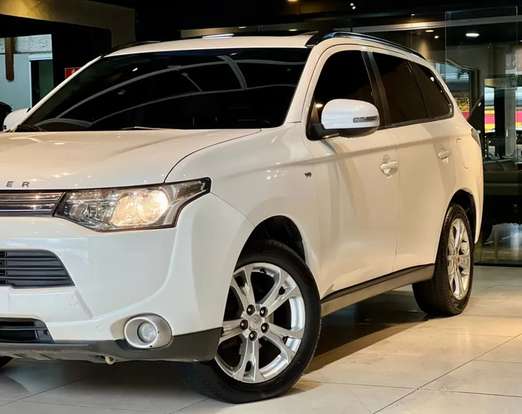 MITSUBISHI-OUTLANDER-2014