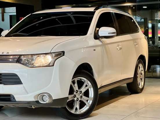 MITSUBISHI-OUTLANDER-3.0 GT 4X4 V6 24V GASOLINA 4P AUTOMÁTICO MITSUBISHI-OUTLANDER-2014