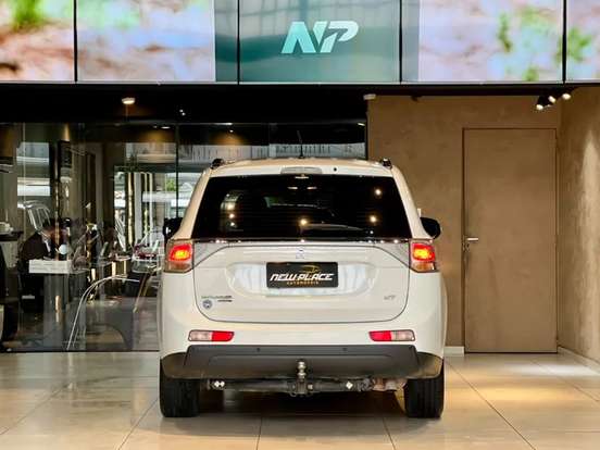 MITSUBISHI-OUTLANDER-3.0 GT 4X4 V6 24V GASOLINA 4P AUTOMÁTICO MITSUBISHI-OUTLANDER-2014